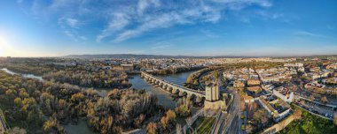 İspanya 'da Endülüs' teki Cordova 'da insansız hava aracı görüntüsü