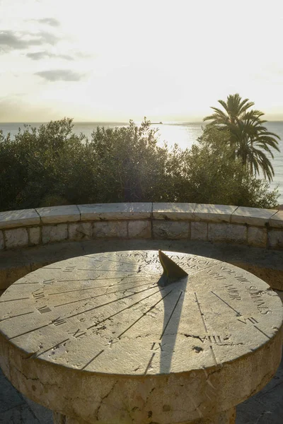 Den Sundial Havnefronten Ved Tarragona Spanien - Stock-foto