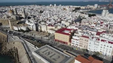 İspanya 'daki Cadiz kasabasında insansız hava aracı görüntüsü