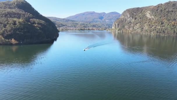 Κηφήνας Άποψη Της Λίμνης Λουγκάνο Στο Ponte Tresa Στην Ελβετία — Αρχείο Βίντεο