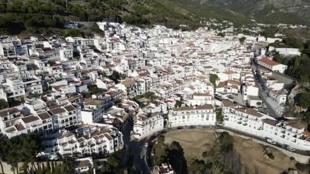 スペインのアンダルシアのミハス村のドローンビュー — ストック動画