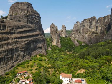 Yunanistan Meteor 'daki Kastraki kasabasında insansız hava aracı görüntüsü