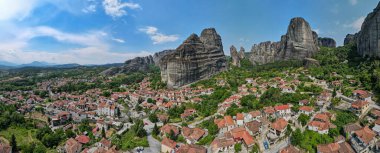 Yunanistan Meteor 'daki Kastraki kasabasında insansız hava aracı görüntüsü