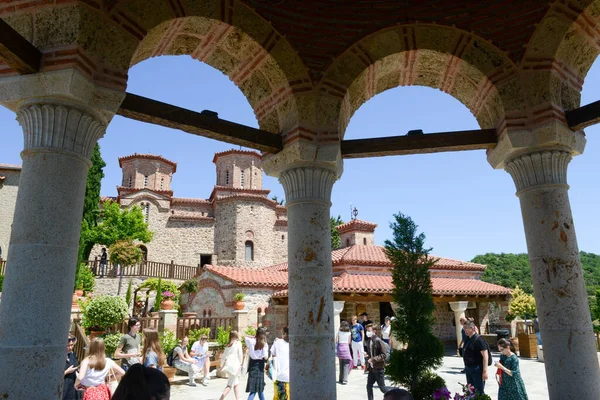 2022年5月19日 ギリシャのメテオにあるバラム修道院を訪れる人々 — ストック写真