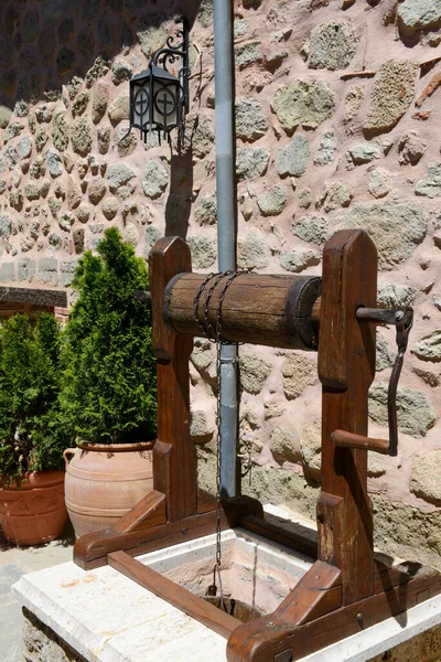 Vattenbrunn Varlaam Klostret Vid Meteore Grekland — Stockfoto