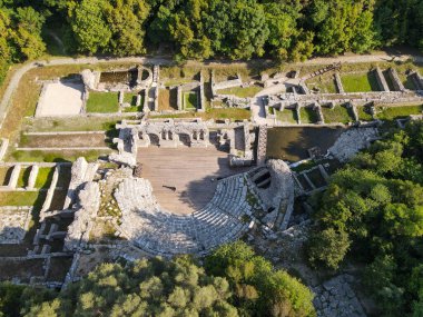 Romen arkeoloji sahası Butrinto 'nun Arnavutluk' taki insansız hava aracı görüntüsü