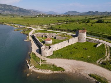 Arnavutluk 'taki Butrinto kalesinin insansız hava aracı görüntüsü
