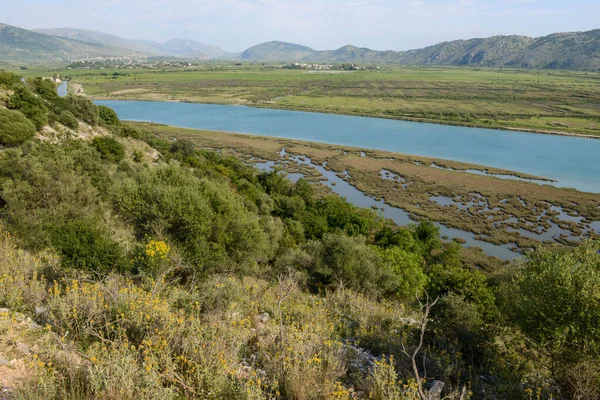 Arnavutluk 'un Butrinto kentindeki Vivari kanalından görüntüle