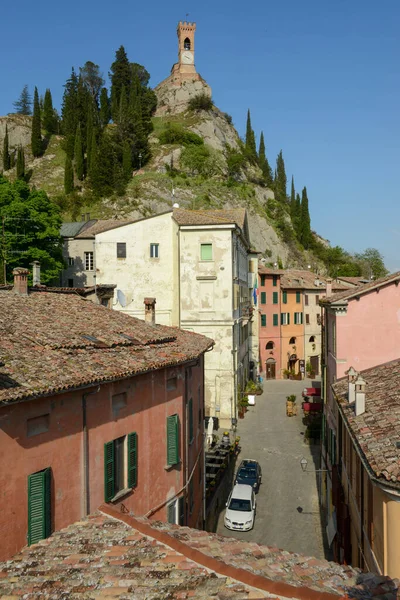 イタリアのブリシゲッラの歴史的な村で見る — ストック写真