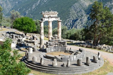 Yunanistan 'daki Delfi arkeoloji sahasına bak