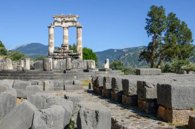 Yunanistan 'daki Delfi arkeoloji sahasına bak