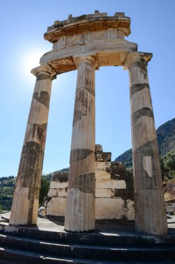 Yunanistan 'daki Delfi arkeoloji sahasına bak