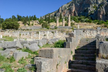 Yunanistan 'daki Delfi arkeoloji sahasına bak
