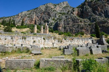 Yunanistan 'daki Delfi arkeoloji sahasına bak