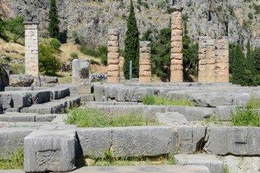 Yunanistan 'daki Delfi arkeoloji sahasına bak