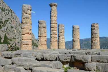 Yunanistan 'daki Delfi arkeoloji sahasına bak