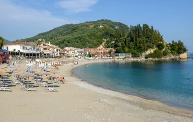 Parga, Yunanistan - 17 Mayıs 2022: Yunanistan 'daki Parga turistik köyü