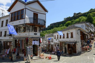 Cirokastra, Arnavutluk - 13 Mayıs 2022: Arnavutluk 'un Cirokastra kentine bakın