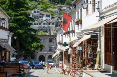 Cirokastra, Arnavutluk - 13 Mayıs 2022: Arnavutluk 'un Cirokastra kentine bakın