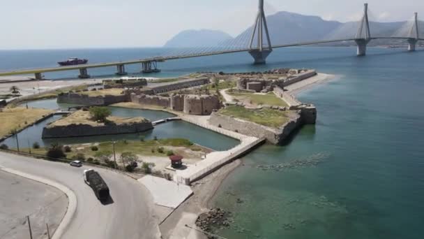 Drone Uitzicht Het Fort Hangbrug Van Rio Bij Patras Griekenland — Stockvideo