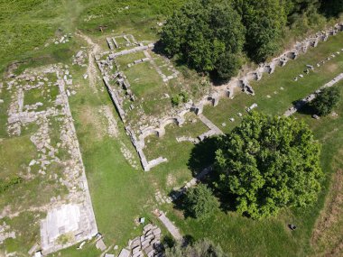 Arnavutluk 'taki Apollonia Roma arkeoloji parkında insansız hava aracı görüntüsü