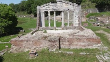 Arnavutluk 'taki Apollonia Roma arkeoloji parkında insansız hava aracı görüntüsü