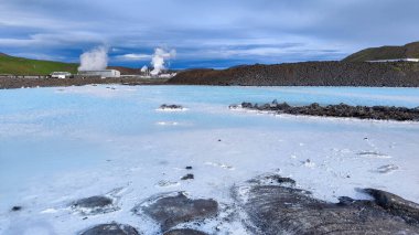 İzlanda 'daki Mavi Göl' ün jeotermal parkına bakın.