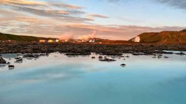 İzlanda 'daki Mavi Göl' ün jeotermal parkına bakın.