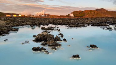 İzlanda 'daki Mavi Göl' ün jeotermal parkına bakın.