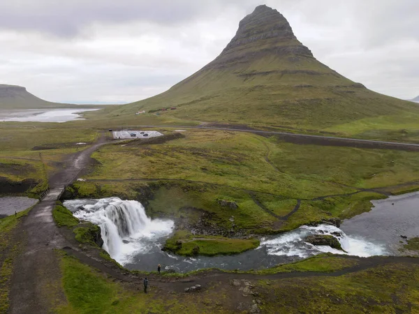 Вид Беспилотника Гору Водопад Киркьюфелла Грюндарфьорде Исландии — стоковое фото