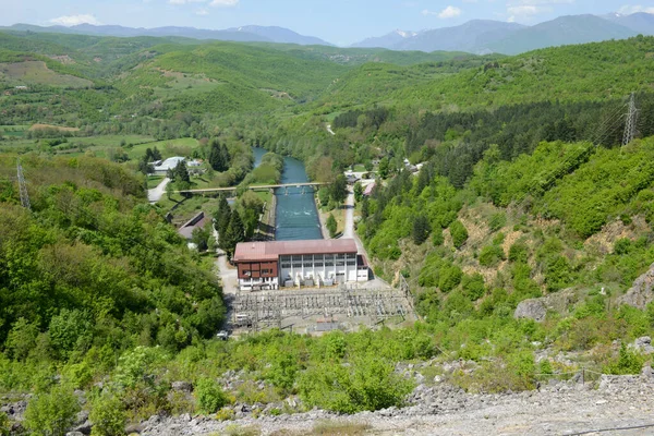 马其顿德巴湖水电站的景观 — 图库照片