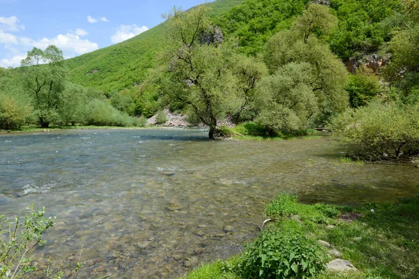 Θέα Στο Ποτάμι Πάνω Από Λίμνη Ντεμπάρ Στη Βόρεια Μακεδονία — Φωτογραφία Αρχείου
