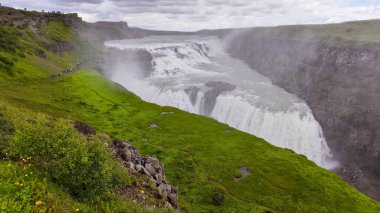 İzlanda 'daki Gullfoss şelalesinin insansız hava aracı görüntüsü