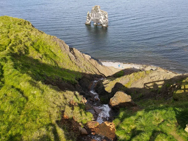 Drohnenblick Der Küste Mit Der Felsformation Hvitserkur Auf Island — Stockfoto