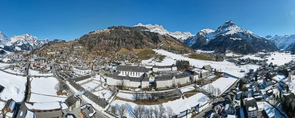 Θέα Drone Στο Χωριό Engelberg Στις Ελβετικές Άλπεις — Φωτογραφία Αρχείου