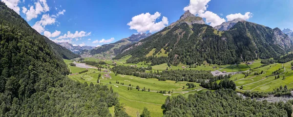 Sviçre Alplerinde Engelberg Golf Sahasında Görüntüsü — Stok fotoğraf