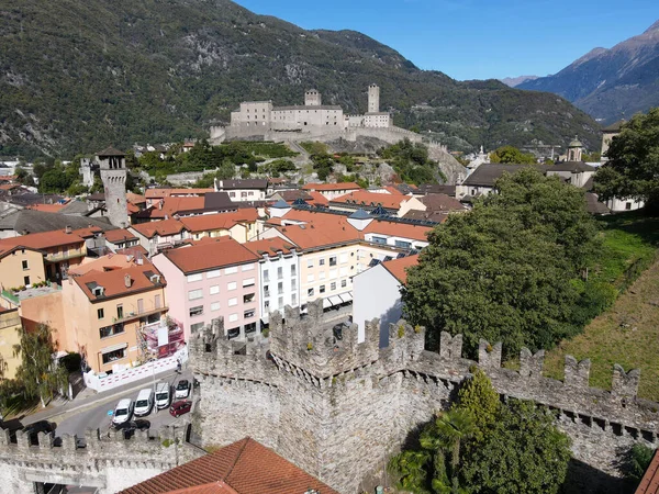 Vista Drones Cidade Bellinzona Nos Alpes Suíços — Fotografia de Stock