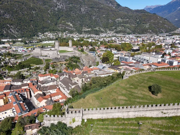 Drone Vista Sulla Città Bellinzona Sulle Alpi Svizzere — Foto Stock