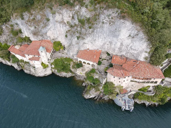 Vista Drone Mosteiro Santa Caterina Del Sasso Lago Maggiore Itália — Fotografia de Stock