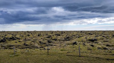 İzlanda 'daki Fossalar şelalesi yakınlarındaki kırsal alan.