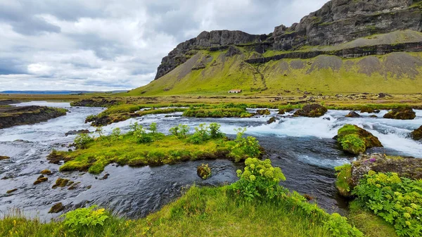 アイスランドのフォッサラー滝の農村風景 — ストック写真