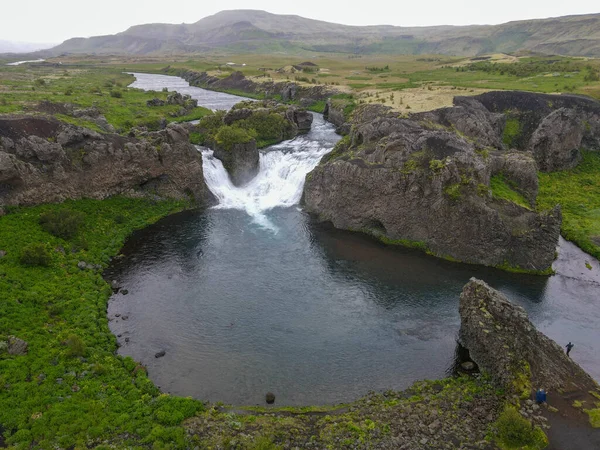 Θέα Drone Στον Καταρράκτη Hjalparfoss Στην Ισλανδία — Φωτογραφία Αρχείου