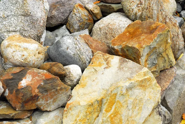 Nahaufnahme verschiedener großer Felsen in Haufen. — Stockfoto