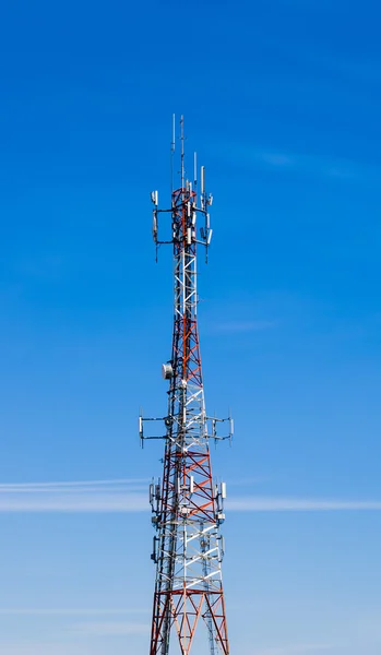 Large communications tower on blue sky. — Stock Photo, Image