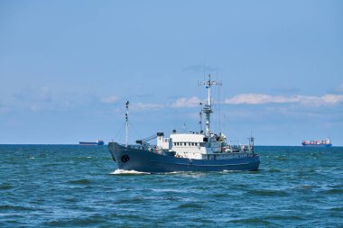 Araştırma gemisi, araştırma gemisi devriye botu açık mavi Baltık Denizi 'nde, donanma devriye gemisi. Askeri gemi, savaş gemisi, Baltık donanması, Rus donanması.