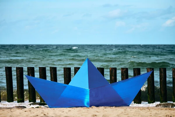 Origami Barco Papel Azul Playa Arena Para Diseño Barco Papel —  Fotos de Stock