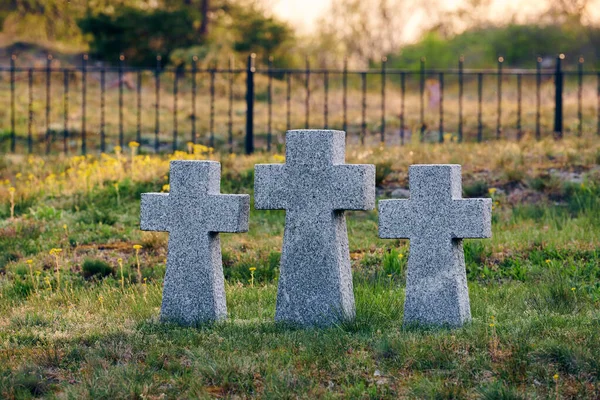 Três Cruzes Pedra Católicas Cemitério Militar Alemão Europa Memorial Para — Fotografia de Stock