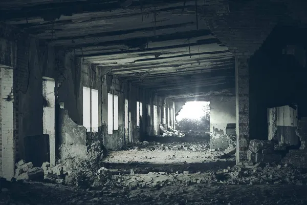 Interior Edifício Abandonado Corredor Escuro Assustador Vintage Sujo Quebrado Arruinado — Fotografia de Stock