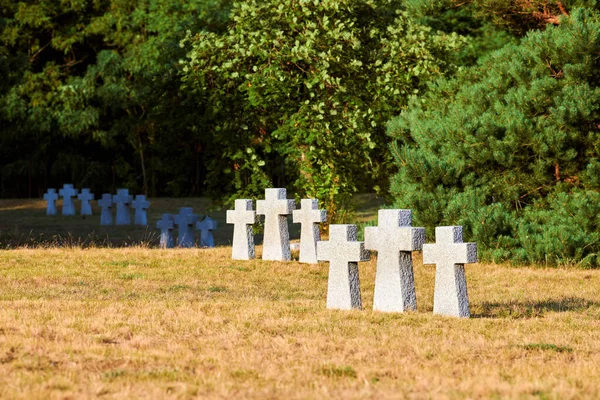 Katolsk Granitsten Korsas Tysk Militärkyrkogård Europa Minnesmärke Över Döda Soldater — Stockfoto