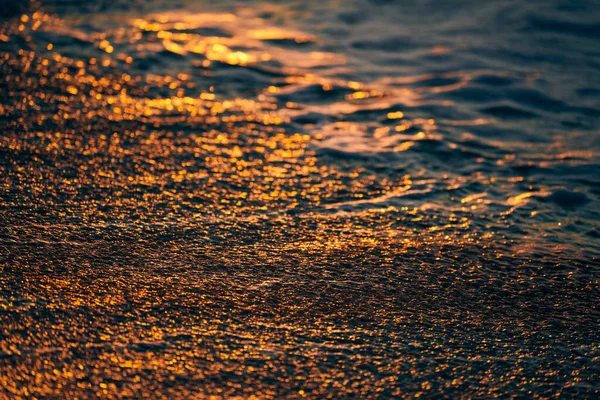 Закат Света Отражение Поверхности Морского Песка Красивый Желтый Солнечный Свет — стоковое фото